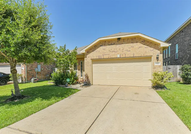 Photo 2 of Single family home for sale at 7527 Windsor Valley Ln, Houston, TX 77049 | MLS# 90597163 | Listing updated on 2026-09-01