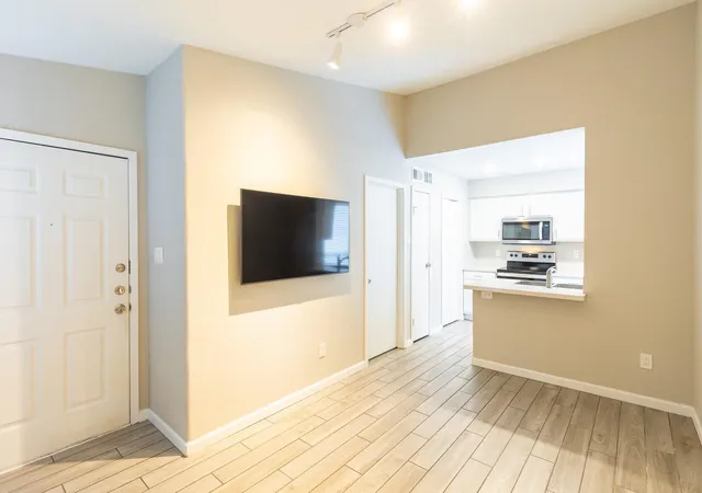 4th image of 3900 Woodchase Dr #132, Houston, TX 77042 | MLS# 16627090