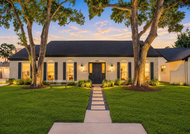 Photo 2 of Single family home for sale at 1922 Shadowdale Dr, Houston, TX 77043 | MLS# 84408229 | Listing updated on 2026-08-24