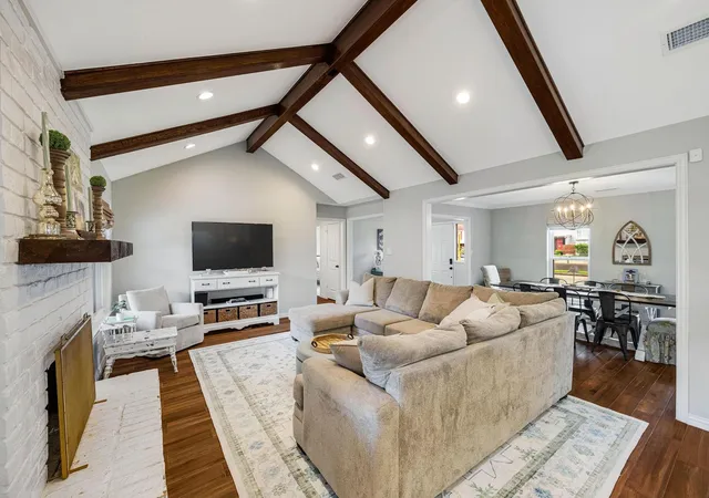 Photo 3 of Single family home for sale at 1922 Shadowdale Dr, Houston, TX 77043 | MLS# 84408229 | Listing updated on 2026-08-24