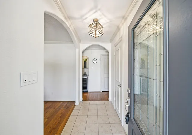 4th image of 10211 Cliffwood Dr, Houston, TX 77035 | MLS# 73387953