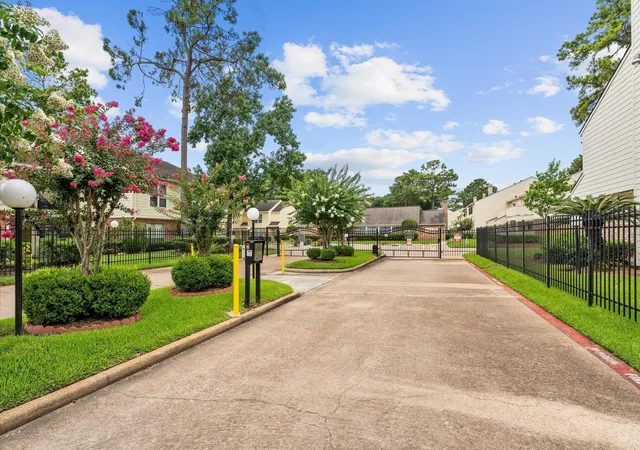 Photo 3 of Sale Pending at 14515 Wunderlich Dr #315, Houston, TX 77069 | MLS# 40443358 | Listing updated on 2026-09-19