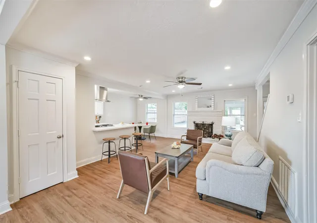 4th image of 3319 Springrock Ln, Houston, TX 77080 | MLS# 46586581