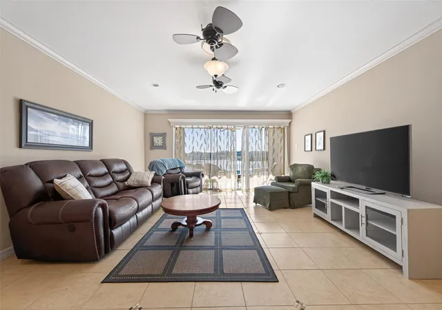 Listing Photo 3 - Condo for sale in building located at 15575 Marina Dr, Montgomery, TX 77356 - Unit #217C
