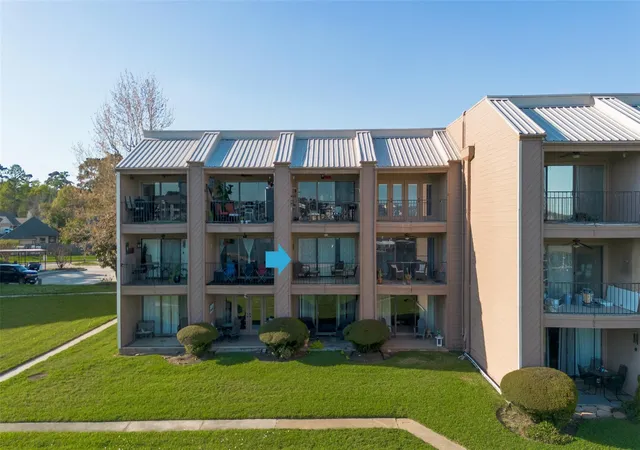 Listing Photo 5 - Condo for sale in building located at 15575 Marina Dr, Montgomery, TX 77356 - Unit #217C