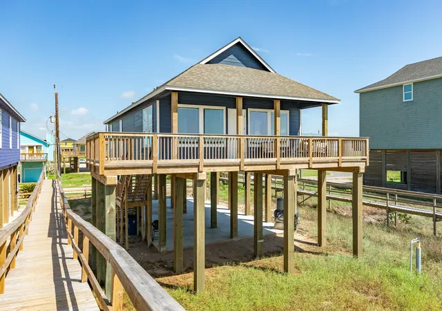 Homes for sale in Surfside Beach, TX | 4835 Bluewater Dr, Surfside Beach, TX 77541 | MLS# 29978287