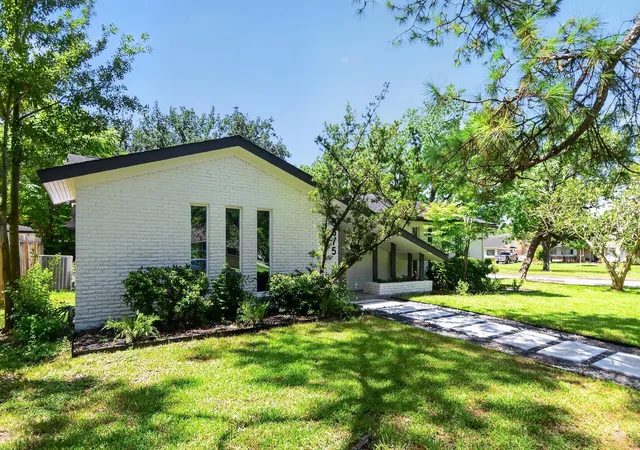 2nd image of 5675 Sylmar Rd, Houston, TX 77081 | MLS# 44285178