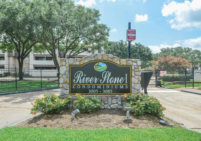 Condominium at 3025 Walnut Bend Ln #38, Houston, TX 77042 | MLS# 65362995 | | Sold on 2023-04-28