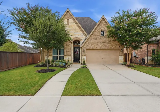 Photo 1 of Sale Pending at 12814 Fernbank Forest Dr, Humble, TX 77346 | MLS# 74893663 | Listing updated on 2026-09-01