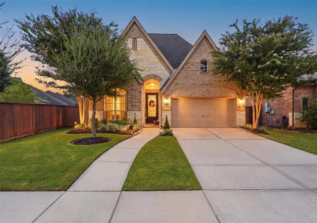 Photo 2 of Sale Pending at 12814 Fernbank Forest Dr, Humble, TX 77346 | MLS# 74893663 | Listing updated on 2026-09-01