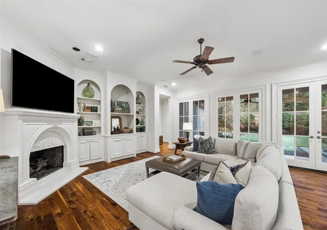 Photo 3 of Sale Pending at 531 Three Corners Dr, Houston, TX 77024 | MLS# 14587218 | Listing updated on 2026-09-11