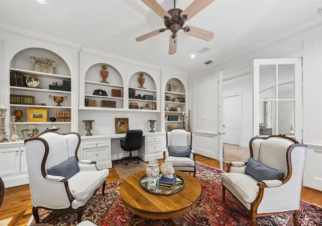 Photo 4 of Sale Pending at 531 Three Corners Dr, Houston, TX 77024 | MLS# 14587218 | Listing updated on 2026-09-11