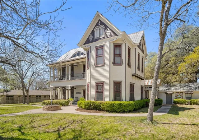 Photo 1 of Single family home for sale at 501 W Moore, Moulton, TX 77975 | MLS# 21138489 | Listing updated on 2026-03-24