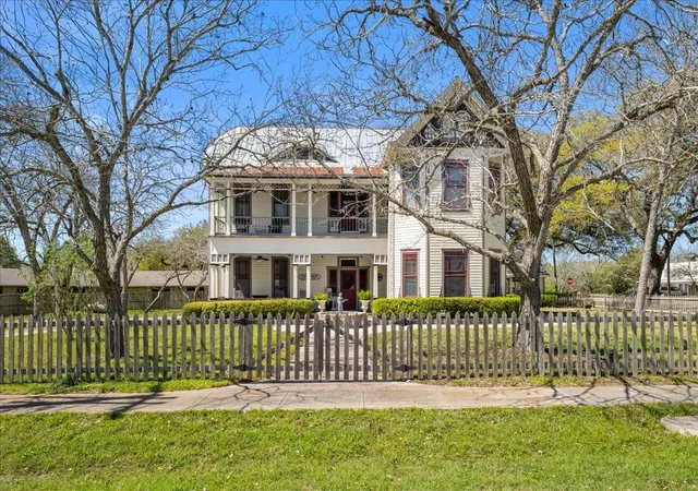 Photo 2 of Single family home for sale at 501 W Moore, Moulton, TX 77975 | MLS# 21138489 | Listing updated on 2026-03-24