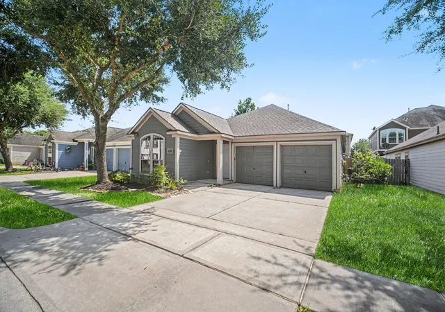 Photo 2 of Sale Pending at 16523 Strathmore Manor Ln, Houston, TX 77090 | MLS# 66655368 | Listing updated on 2026-08-19
