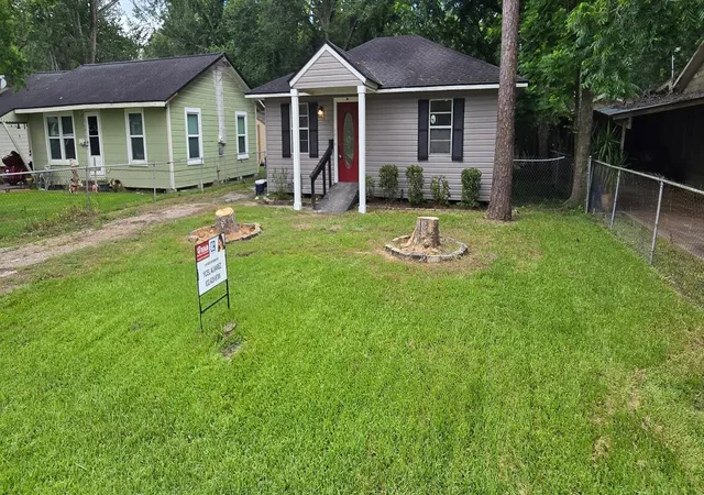 Photo 2 of Single family home for sale at 1014 N Arcola St, Angleton, TX 77515 | MLS# 95993040 | Listing updated on 2026-09-15