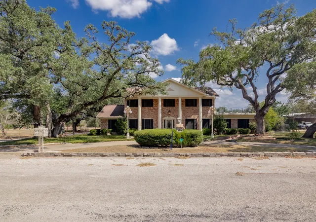 1st image of 1101 Clark St, Yoakum, TX 77995 | MLS# 39481318