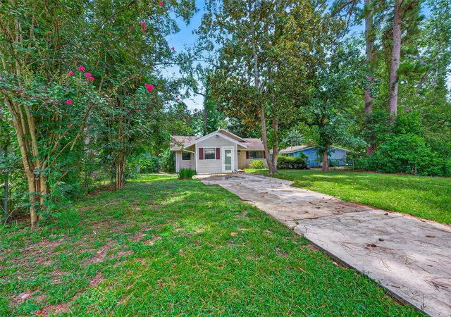 Photo 3 of Single family home for sale at 10063 Lake Shore Dr, Montgomery, TX 77316 | MLS# 44218821 | Listing updated on 2026-10-10