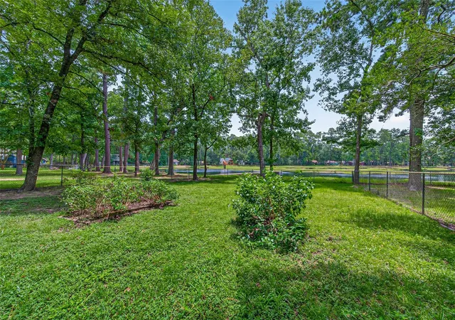Photo 4 of Single family home for sale at 10063 Lake Shore Dr, Montgomery, TX 77316 | MLS# 44218821 | Listing updated on 2026-10-10