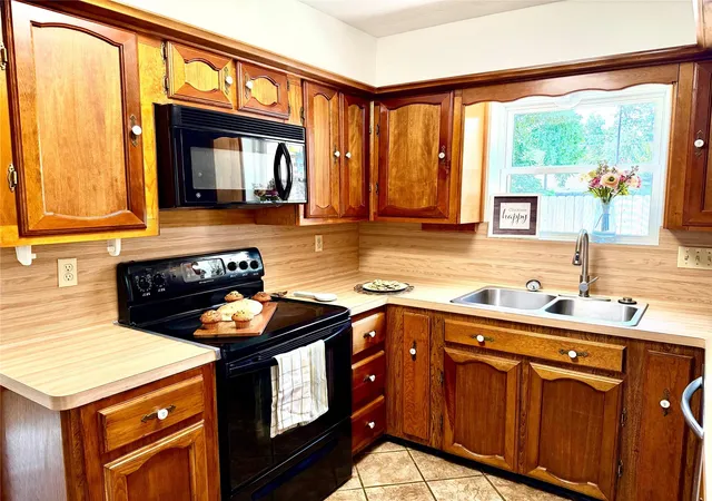 4th image of 25507 Yellow Pine Cir, Spring, TX 77380 | MLS# 10882425