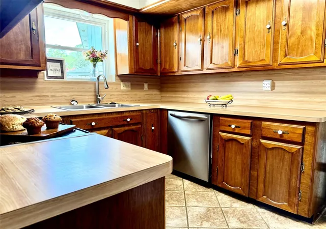 5th image of 25507 Yellow Pine Cir, Spring, TX 77380 | MLS# 10882425