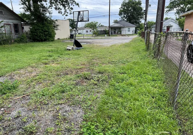 1st image of 4416 Lyons Ave, Houston, TX 77020 | MLS# 37405569