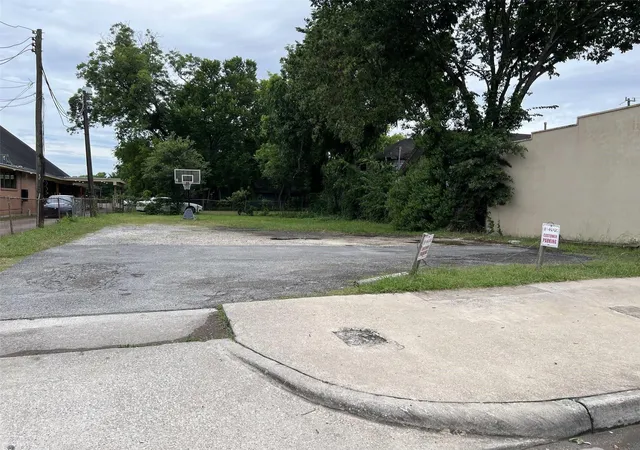 4th image of 4416 Lyons Ave, Houston, TX 77020 | MLS# 37405569