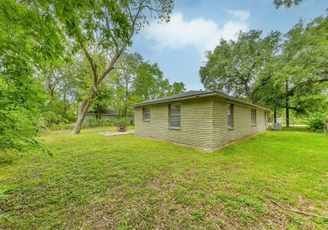 Homes for sale in Kemah, TX | 1217 Esther St, Kemah, TX 77565 | MLS# 98932277
