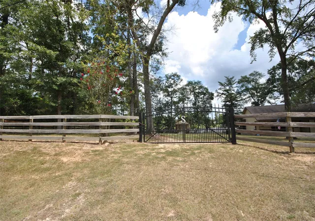 4th image of 12960 Royal Shores Dr, Conroe, TX 77303 | MLS# 53742873