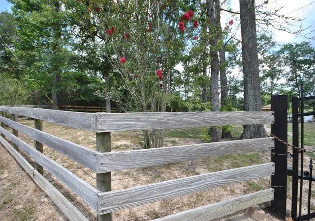 5th image of 12960 Royal Shores Dr, Conroe, TX 77303 | MLS# 53742873