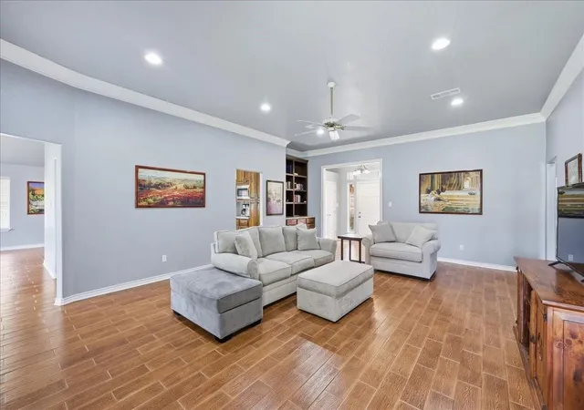 3rd image of 2406 Golden Oak, Orange, TX 77632 | MLS# 26922326