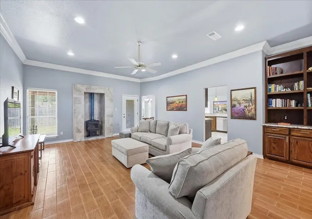 4th image of 2406 Golden Oak, Orange, TX 77632 | MLS# 26922326