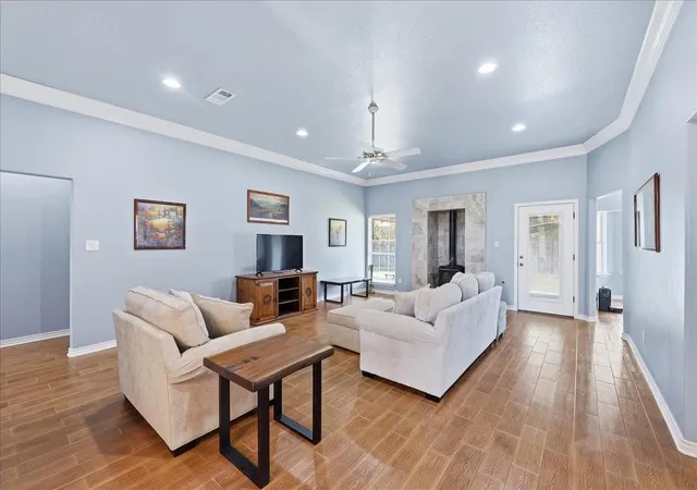 5th image of 2406 Golden Oak, Orange, TX 77632 | MLS# 26922326