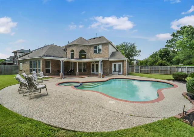Photo 4 of Sale Pending at 4711 N Pine Brk Way, Houston, TX 77059 | MLS# 92536343 | Listing updated on 2026-09-12