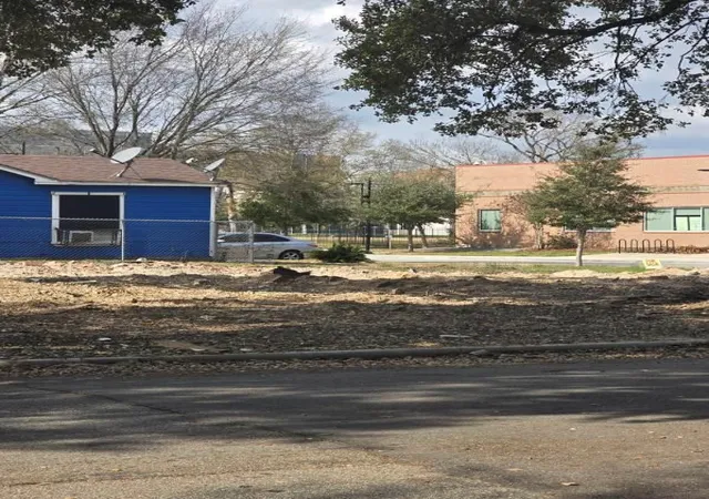 Photo 3 of Land for sale at 3570 E Rosewood St, Houston, TX 77004 | MLS# 4647576 | Listing updated on 2026-08-01