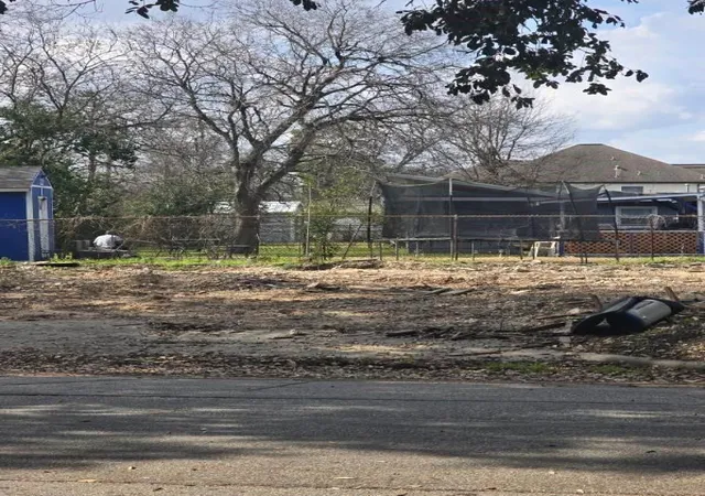 Photo 3 of Land for sale at 3570 E Rosewood St, Houston, TX 77004 | MLS# 4647576 | Listing updated on 2026-08-01