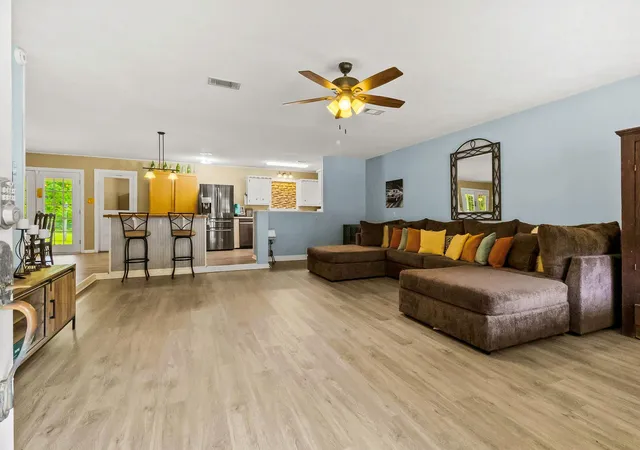 Photo 3 of Single family home for sale at 4420 Shady Ln, Huntsville, TX 77320 | MLS# 14865685 | Listing updated on 2026-09-15