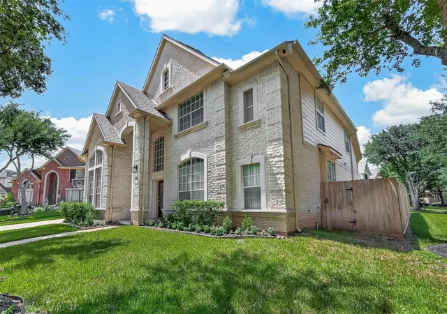 2nd image of 2002 Thorncrest Ct, Sugar Land, TX 77479 | MLS# 95677987