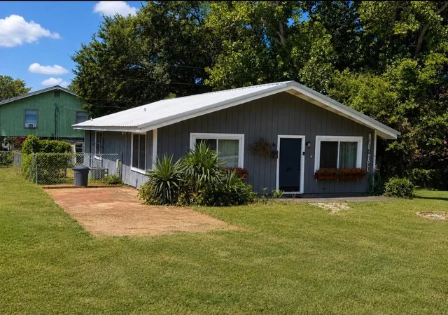 Photo 1 of Single family home for sale at 297 Vicki Dr, Livingston, TX 77351 | MLS# 59065268 | Listing updated on 2026-08-04