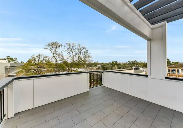 2nd image of 806 Fisher St #F, Houston, TX 77018 | MLS# 40632537