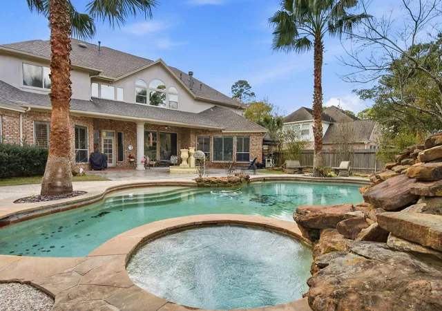 3rd image of 39 Forest Green Trl, Kingwood, TX 77339 | MLS# 62238910