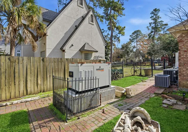 4th image of 39 Forest Green Trl, Kingwood, TX 77339 | MLS# 62238910