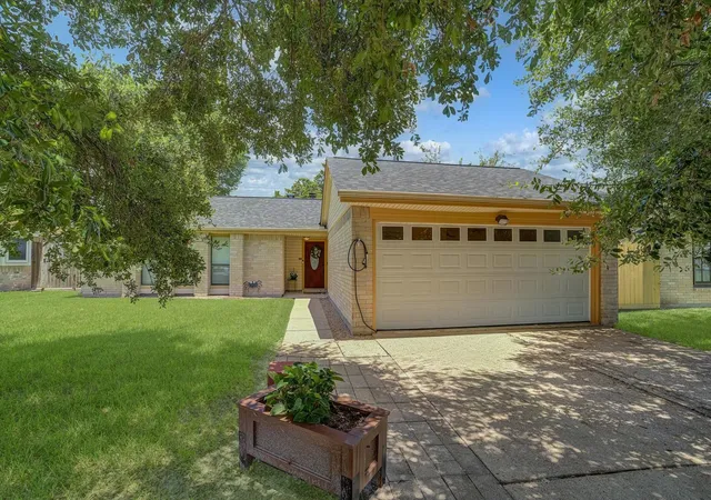 1st image of 742 Sugar Hill Dr, La Porte, TX 77571 | MLS# 95452545