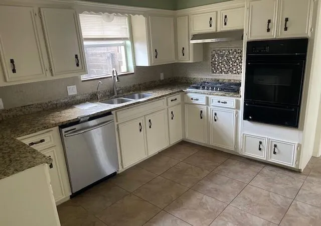 Photo 3 of Single family home for sale at 311 Edgeton Ct, Houston, TX 77015 | MLS# 38698969 | Listing updated on 2026-09-15