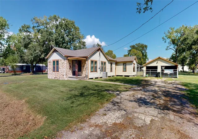 2nd image of 203 S 6th St, Highlands, TX 77562 | MLS# 44140353