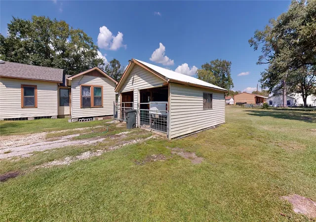 3rd image of 203 S 6Th St, Highlands, TX 77562 | MLS# 44140353
