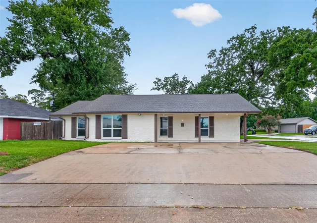Photo 2 of Single family home for sale at 1341 Conrad Sauer Dr, Houston, TX 77043 | MLS# 30577786 | Listing updated on 2026-08-28
