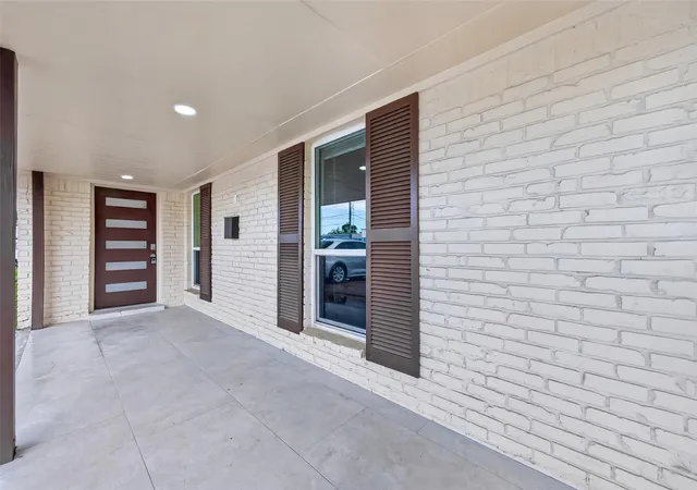 Photo 3 of Single family home for sale at 1341 Conrad Sauer Dr, Houston, TX 77043 | MLS# 30577786 | Listing updated on 2026-08-28