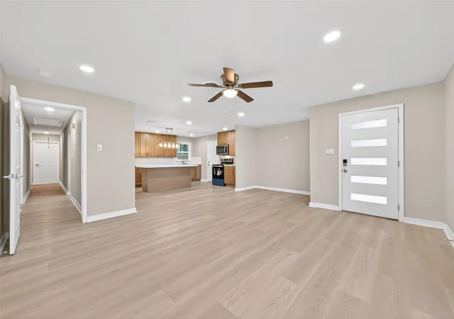 Photo 4 of Single family home for sale at 1341 Conrad Sauer Dr, Houston, TX 77043 | MLS# 30577786 | Listing updated on 2026-08-28