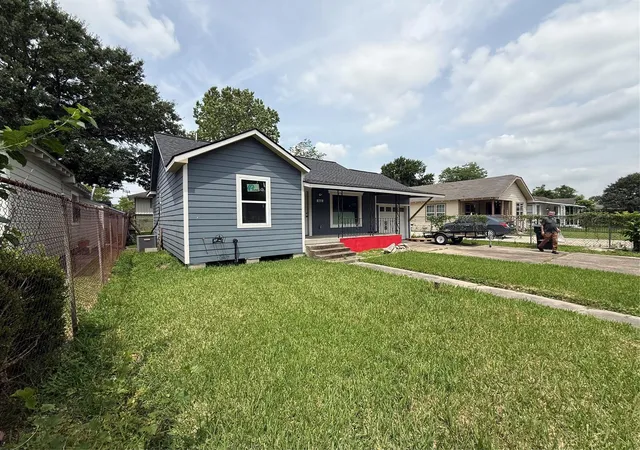 Photo 1 of Single family home for sale at 342 Hoffman St, Houston, TX 77020 | MLS# 25617243 | Listing updated on 2026-07-22